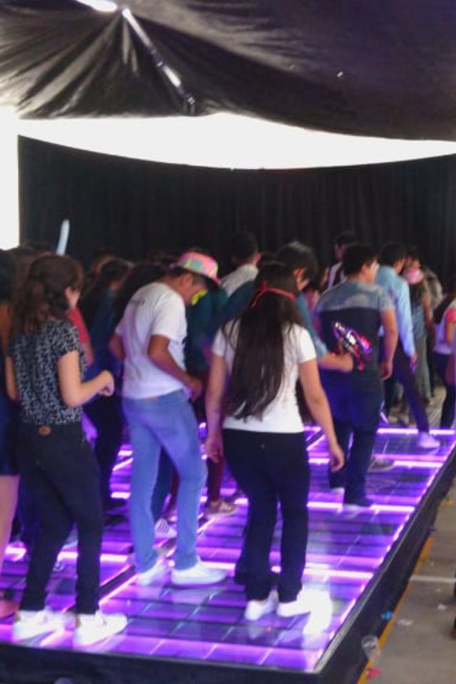 fiesta-antro-pista-iluminada